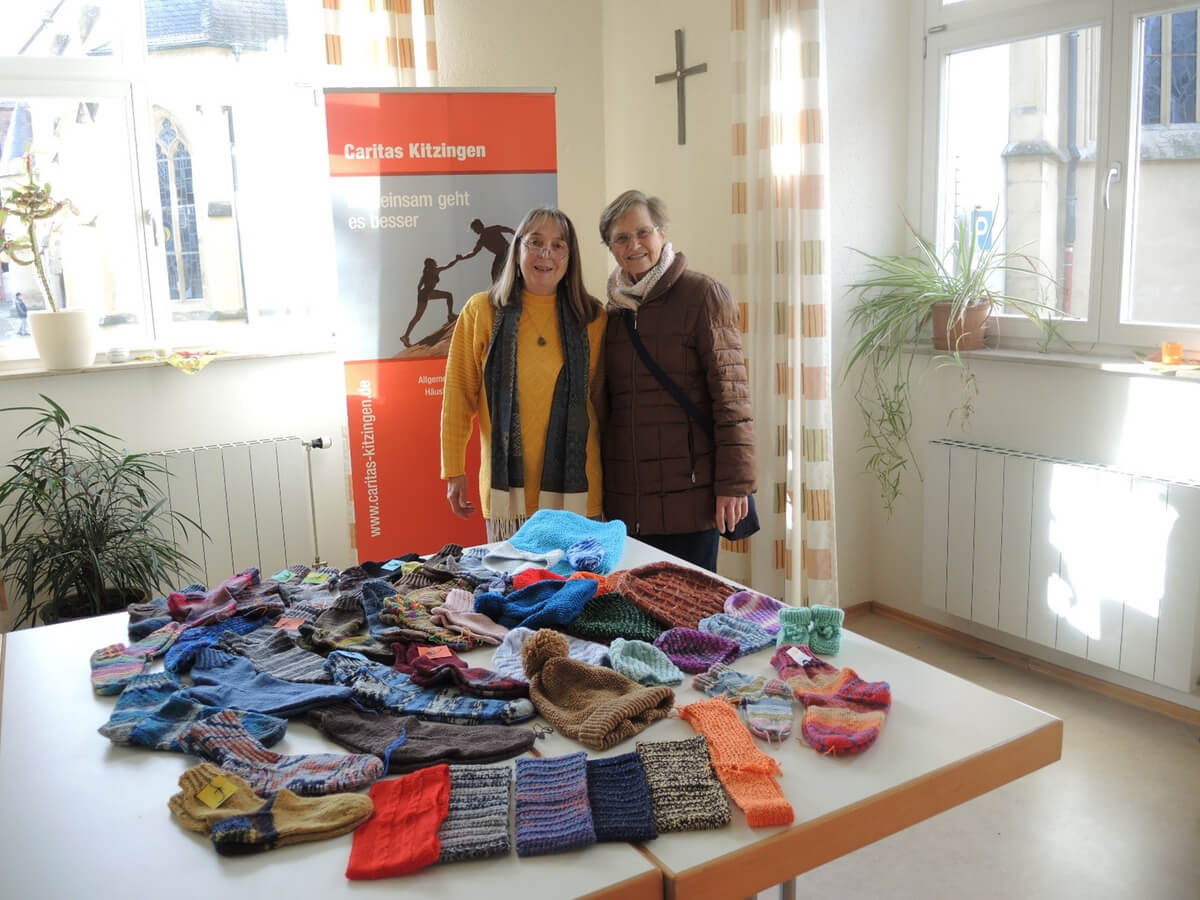 Strickgruppe Caritasverband für den Landkreis Kitzingen e.V. – Wärmewinter – Warme Sachen von der Strickgruppe Buchbrunn