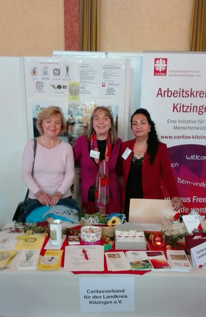 Caritasstand_mit_Sozialpatin_HP Caritasverband für den Landkreis Kitzingen e.V. – Caritas-Stand bei der 1. Freiwilligenmesse Kitzingen am 8. Oktober 2022